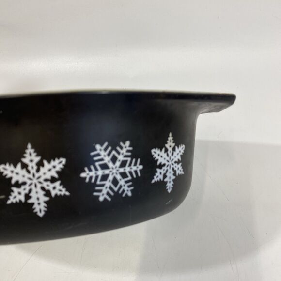 Vintage Pyrex Casserole White On Charcoal Black Snowflake Pattern 043 1.5 Qt #15 - Picture 11 of 14